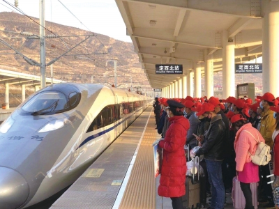 甘肅省開(kāi)出第五趟點(diǎn)對(duì)點(diǎn)務(wù)工專列