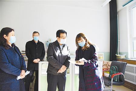 林鐸在高校和中小學(xué)調(diào)研指導(dǎo)工作時(shí)強(qiáng)調(diào) 統(tǒng)籌做好疫情防控和在線(xiàn)教育教學(xué) 為各類(lèi)學(xué)校早日全面開(kāi)學(xué)創(chuàng)造條件