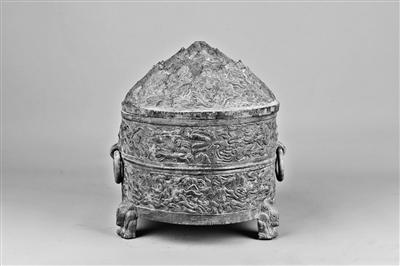 平?jīng)霾┥缴w神獸紋銅樽，東漢人向往過(guò)上神仙生活的印跡