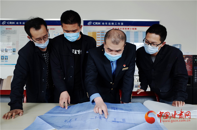 用奮斗的青春護(hù)航高鐵——記全國鐵路勞動(dòng)模范、蘭西動(dòng)車運(yùn)用所副所長張學(xué)東