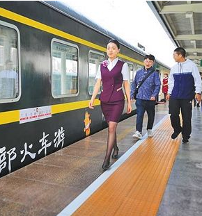 敦煌至隴南“環(huán)西部火車(chē)游”專列明日開(kāi)行