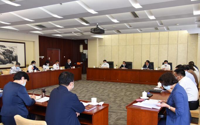 【兩會(huì)快訊】甘肅代表團(tuán)分組審議全國人大常委會(huì)工作報(bào)告，林鐸參加第一小組會(huì)議并發(fā)言