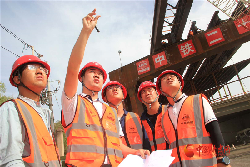 我國最大跨度連續(xù)管翼緣鋼混組合橋架設完工