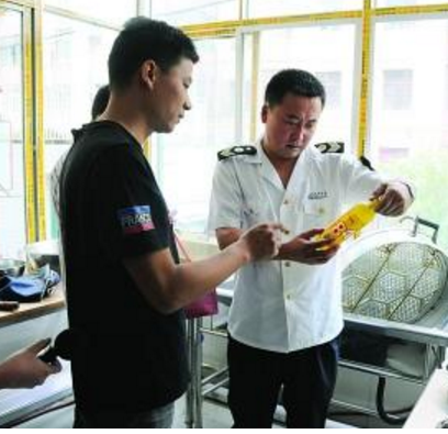 蘭州市場(chǎng)監(jiān)管局綜合行政執(zhí)法隊(duì)開(kāi)展學(xué)校、托幼機(jī)構(gòu)食品安全專項(xiàng)檢查