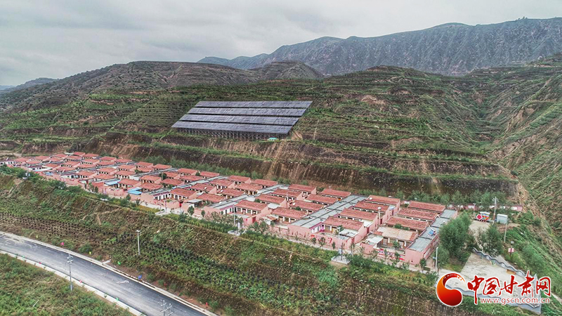 【跟著總書記看甘肅】布楞溝村：水引來了，路修通了，新農(nóng)村建起來了（圖）