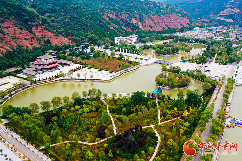 【中國(guó)夢(mèng) 黃河情】甘肅崇信：滿(mǎn)城公園滿(mǎn)城花 一城山水半城香