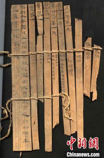 圖為藏于敦煌博物館內(nèi)的漢代簡(jiǎn)牘。敦煌市委宣傳部供圖