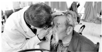 致敬時代楷?！瓣P愛八步沙林場大漠治沙人眼健康公益行動”啟動