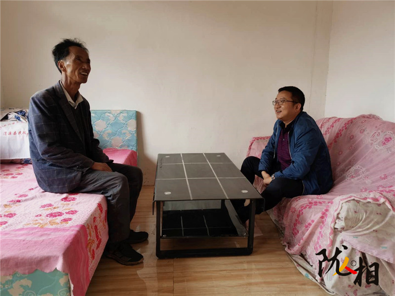 【隴人相】以扶貧為己任 把村民當(dāng)親人——記元古堆村黨支部第一書(shū)記、駐村幫扶工作隊(duì)隊(duì)長(zhǎng)陳元兵