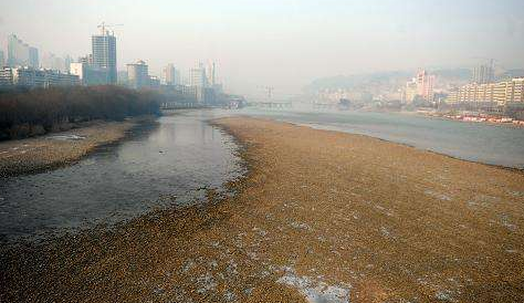 市民：黃河水位大降會(huì)不會(huì)影響供水？ 水務(wù)部門(mén)：枯水期流量偏小屬于正?，F(xiàn)象