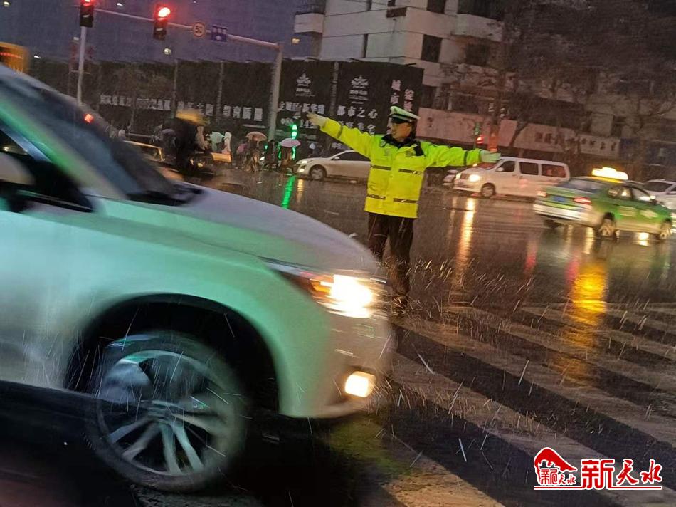 風(fēng)雪襲來，天水最美“警色”在路上！