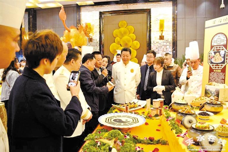 隴菜藝術(shù)盛典聚焦隴菜經(jīng)濟(jì)新成就——中國(guó)烹飪大師、甘肅省隴菜協(xié)會(huì)會(huì)長(zhǎng)趙長(zhǎng)安專訪