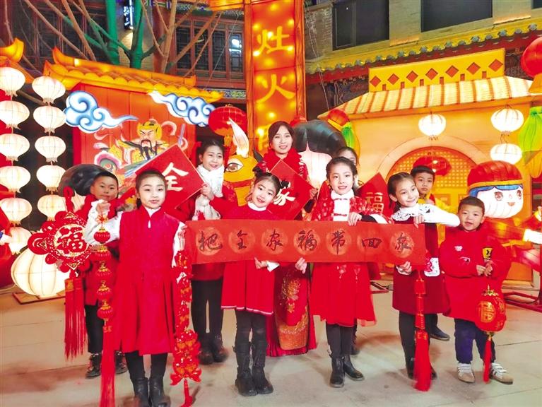 原創(chuàng)音樂電視《全家?！废蛱m州市人民拜年！