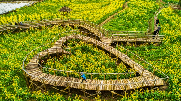 “心”型廊橋。廖濤 攝