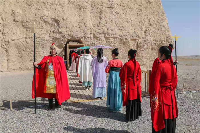 酒泉敦煌市：玉門(mén)關(guān)前漢服秀 穿越千年迎“三八”