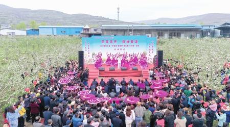 隴南禮縣舉辦“學(xué)黨史·感黨恩·賞花?！むl(xiāng)村游”活動