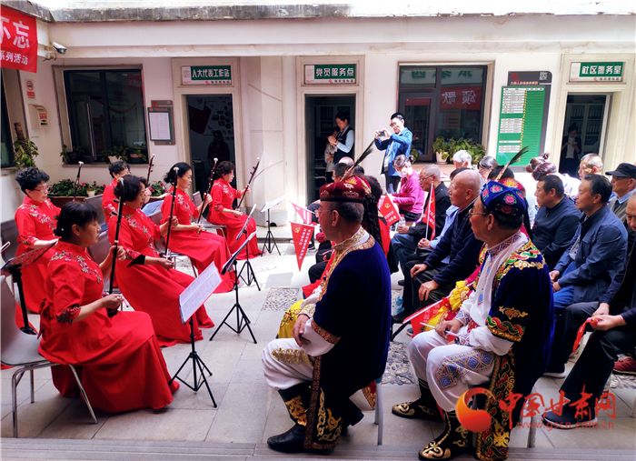 蘭州：社區(qū)搭建百姓大舞臺 歡樂的歌兒獻給黨