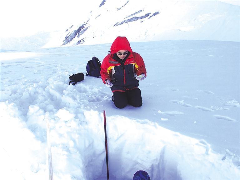 中科院西北研究院研究員李宗?。浩钸B山上的“守望者”