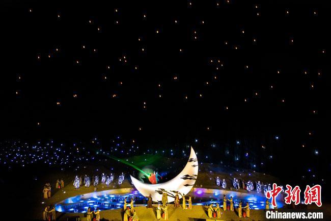 圖為大型沙漠實(shí)景演出《敦煌盛典》演出劇照。(資料圖) 敦煌市委宣傳部供圖