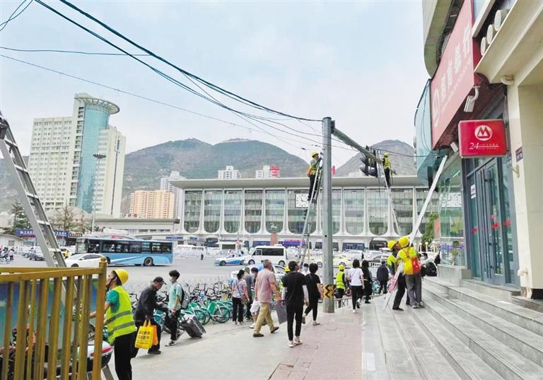 整治“城市蜘蛛網(wǎng)” 蘭州城關(guān)區(qū)全面展開(kāi)線(xiàn)纜清除