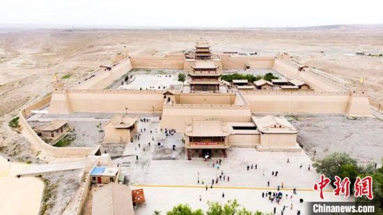 圖為7月中旬，世界文化遺產(chǎn)——嘉峪關，它是中國明代萬里長城的西端起點?！「哒埂z