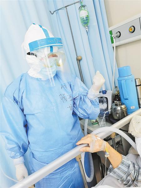 白衣天使 逆風(fēng)綻放——記第48屆南丁格爾獎(jiǎng)獲得者、慶陽(yáng)市人民醫(yī)院重癥監(jiān)護(hù)室護(hù)士長(zhǎng)脫亞莉