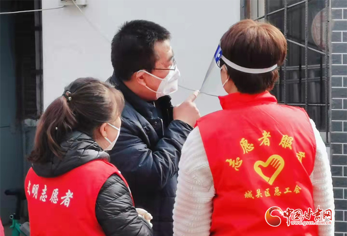 【甘快看·疫情防控最美有你（11）】奔走在“戰(zhàn)疫”一線！有一種力量叫志愿者