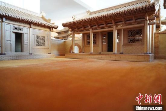 圖為微縮建筑蘭州四合院內(nèi)部結(jié)構(gòu)?！【琶赖┰?　攝