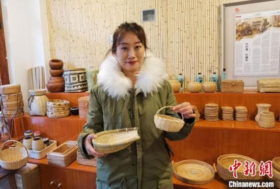 40多種精小玲瓏、純手工制作的新型盛食容器、居家工藝品等，每一件都令人愛不釋手。　馮志軍 攝