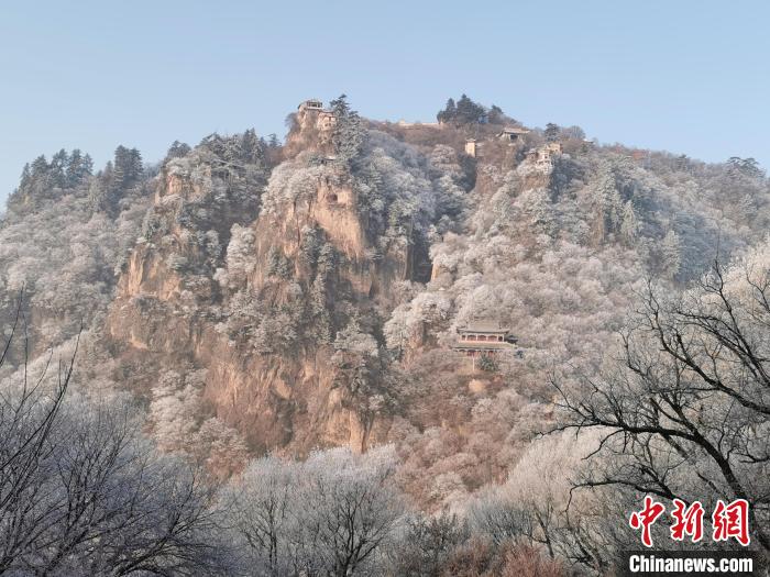 圖為崆峒山霧凇景色?！⌒煺袢A 攝