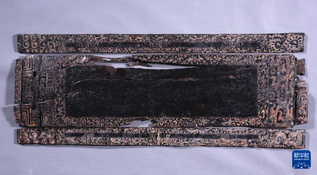 江西樟樹市國(guó)字山戰(zhàn)國(guó)墓葬出土漆瑟（資料圖）。