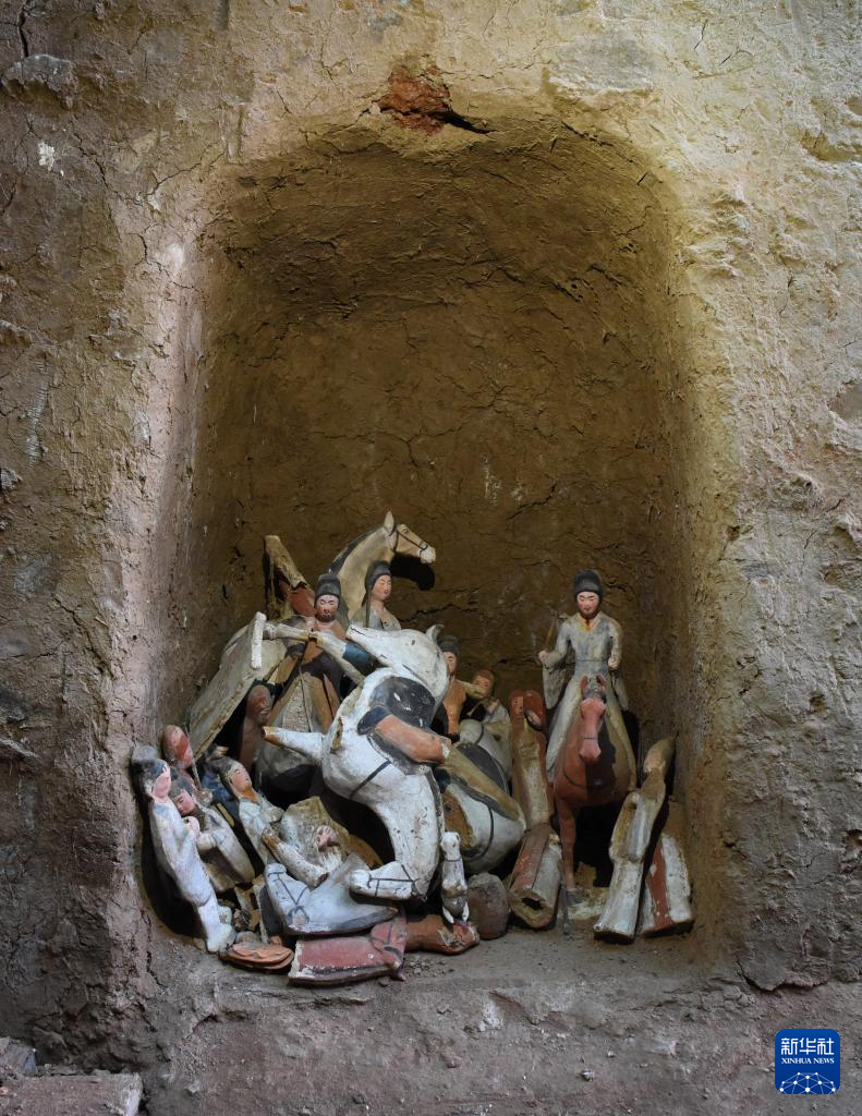 甘肅武威市唐代吐谷渾王族墓葬群慕容智墓墓道壁龕出土儀仗俑群（資料圖）。