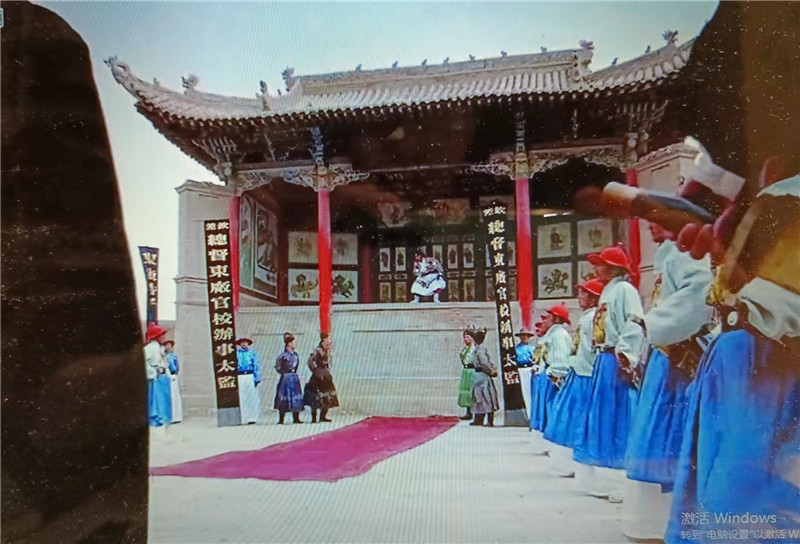 電影《新龍門(mén)客?！菲^之關(guān)城清代戲臺(tái)特寫(xiě)