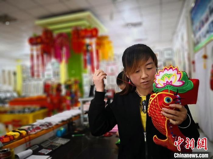 圖為“非遺”產(chǎn)品展示。(資料圖) 魏建軍 攝