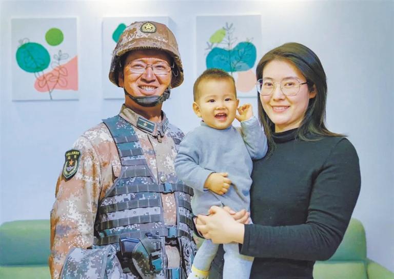 蘭州市退役軍人事務(wù)局舉行清明代祭掃儀式 陳紅軍烈士父親給兒子寫(xiě)來(lái)寄語(yǔ) “你是祖國(guó)的好兒女，也是我們的驕傲”