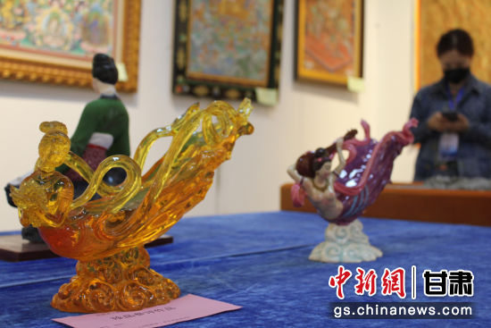 圖為敦煌飛天造型的作品。徐雪 攝