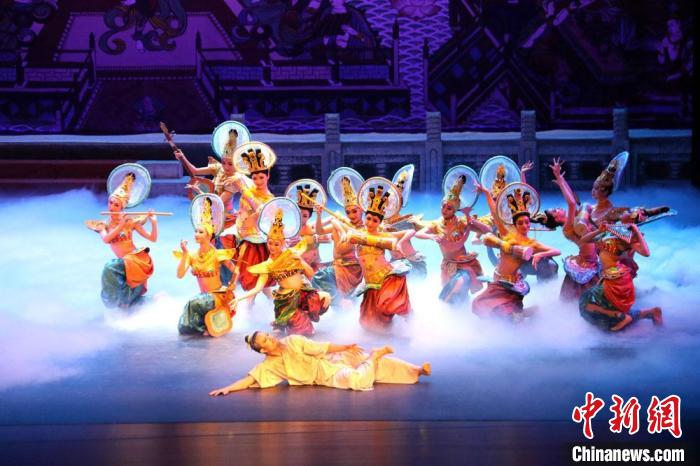 《絲路花雨》在敦煌大劇院演出。(資料圖) 敦煌市委宣傳部供圖