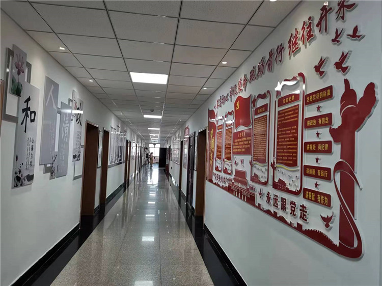 和政縣在機關統(tǒng)辦樓打造廉潔文化長廊.jpg