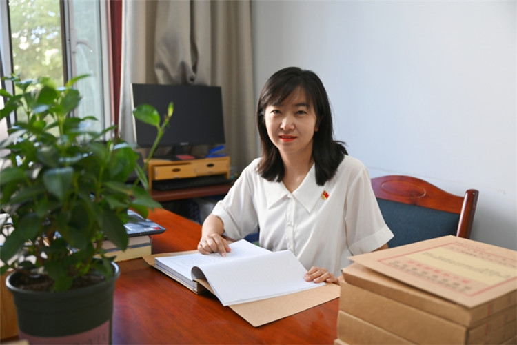 1675930690684964.jpg 王茹工作照_副本.jpg