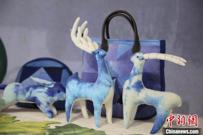 圖為許靜的非遺文創(chuàng)作品。(資料圖) 甘肅省非遺保護中心供圖