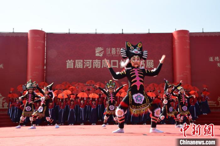 圖為首屆周口伏羲書展開幕式表演。　梁照曾 攝