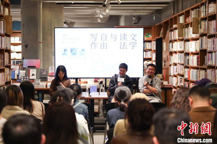 《至少還有文學》推出：在今天，我們?yōu)槭裁催€需要文學？