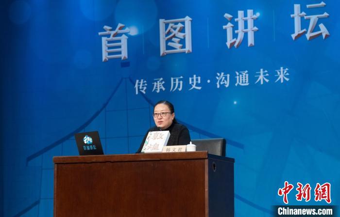 敦煌研究院文化弘揚(yáng)部講解科科長(zhǎng)韓文君?！『衔乃嚦霭嫔绻﹫D