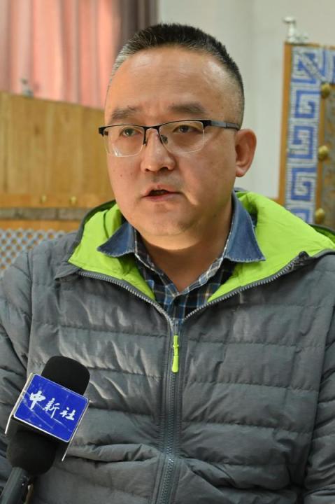 謝焱，甘肅省文物考古研究所副研究館員、考古研究二部主任、田野考古項(xiàng)目負(fù)責(zé)人。主持參與了張家川馬家塬戰(zhàn)國(guó)西戎墓地、臨潭磨溝齊家文化墓地等20多項(xiàng)考古調(diào)查、發(fā)掘工作，曾獲得中國(guó)國(guó)家文物局田野考古二、三等獎(jiǎng)，“十二五”文物保護(hù)科學(xué)和技術(shù)創(chuàng)新二等獎(jiǎng)等榮譽(yù)。