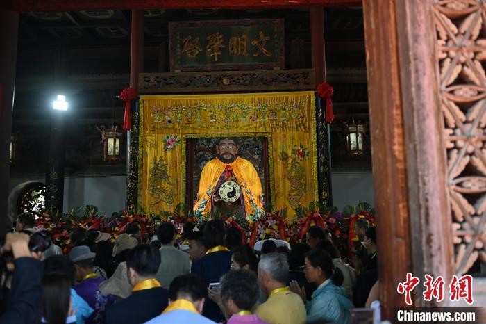 6月21日，2024(甲辰)年公祭中華人文始祖伏羲大典在甘肅天水舉行，來自海峽兩岸及港澳地區(qū)約500人現(xiàn)場共祭中華人文始祖伏羲。中新社記者 李亞龍 攝