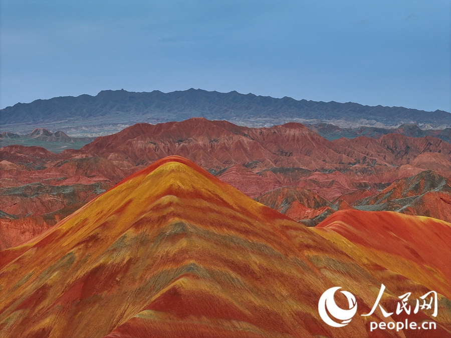 雨后的七彩丹霞，顏色格外艷麗。人民網記者 李根攝