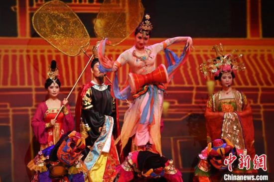 2023年第六屆敦煌文博會(huì)期間，系列演藝上演。(資料圖)李亞龍 攝