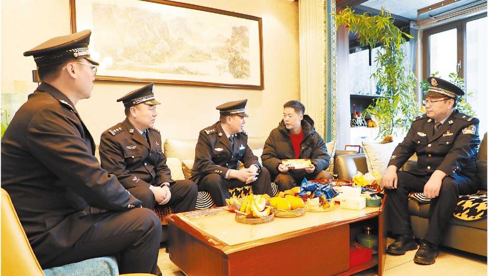 定西安定分局開展警察節(jié)系列慰問活動(dòng)